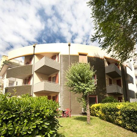 Aris Residence Riccione Bagian luar foto