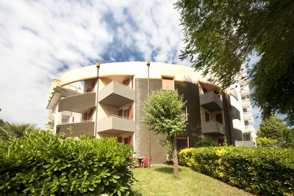 Aris Residence Riccione Bagian luar foto